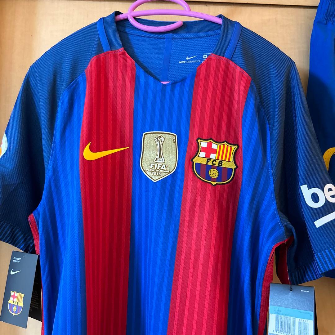 メッシバルセロナスペイン公式ショップで購入しましたソックスもあります