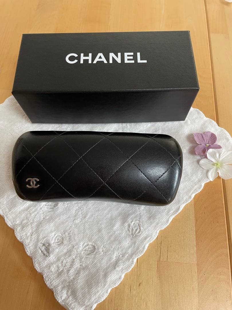 いちごみるくCHANEL キャットアイサングラス ブラック