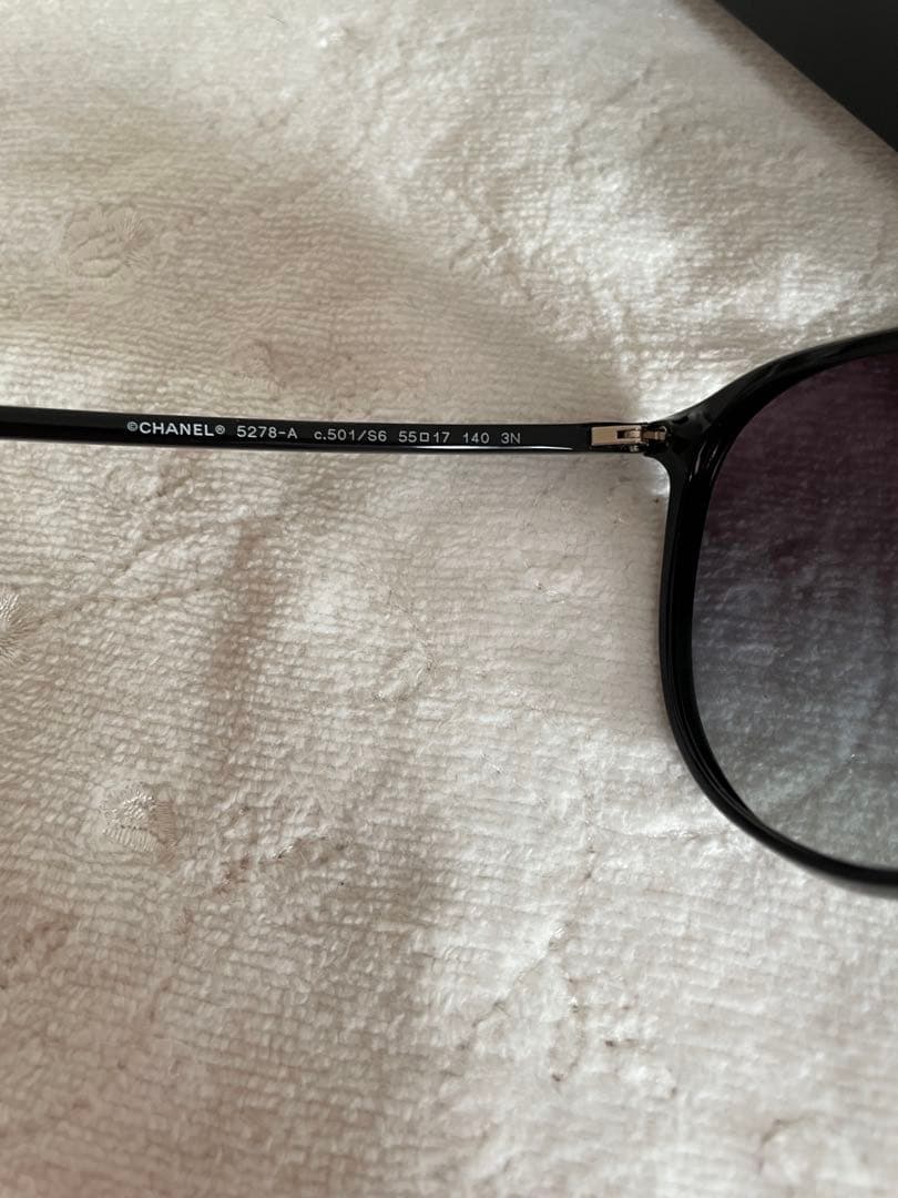 いちごみるくCHANEL キャットアイサングラス ブラック