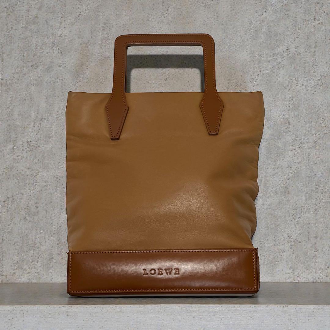 美品✨LOEWE ロエベ　ロゴ型押し　ハンドバッグ　A5収納可