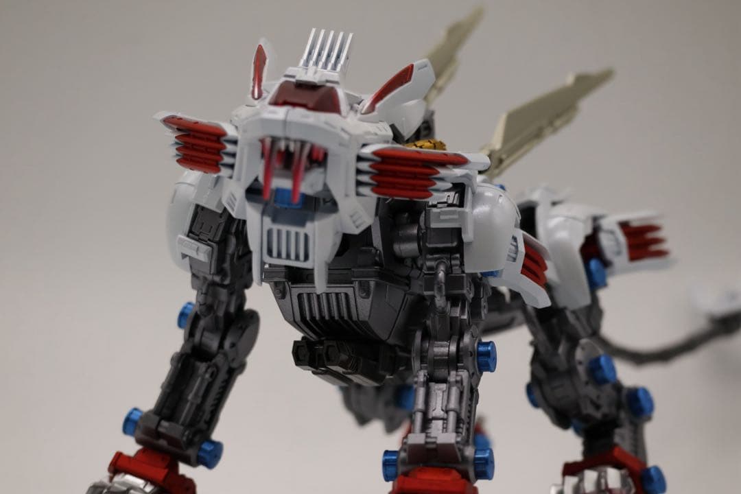 ゾイド　タカラトミー　リアライズ　ブレードライガー