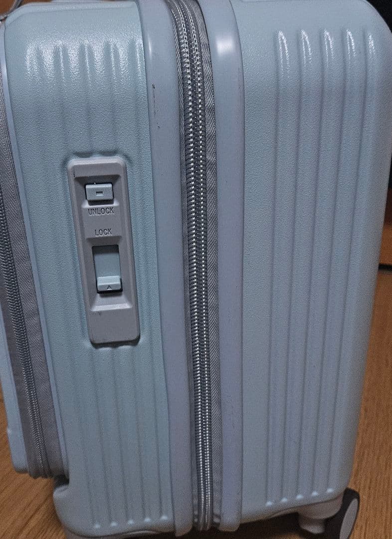 イノベーター スーツケース 33L ペールブルー