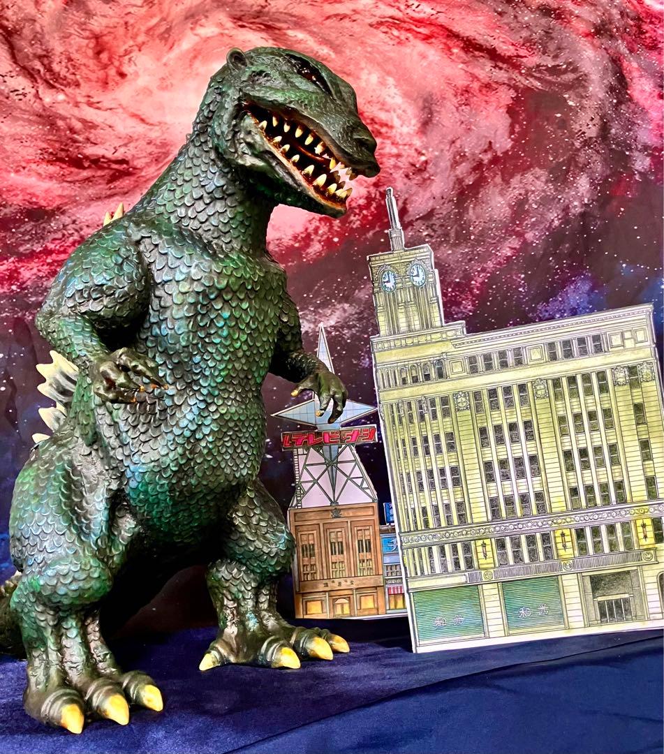 ウロコ・ゴジラ雛型レジンキット& 銀座書き割りセット完成品&特製ゴジラプレート￼