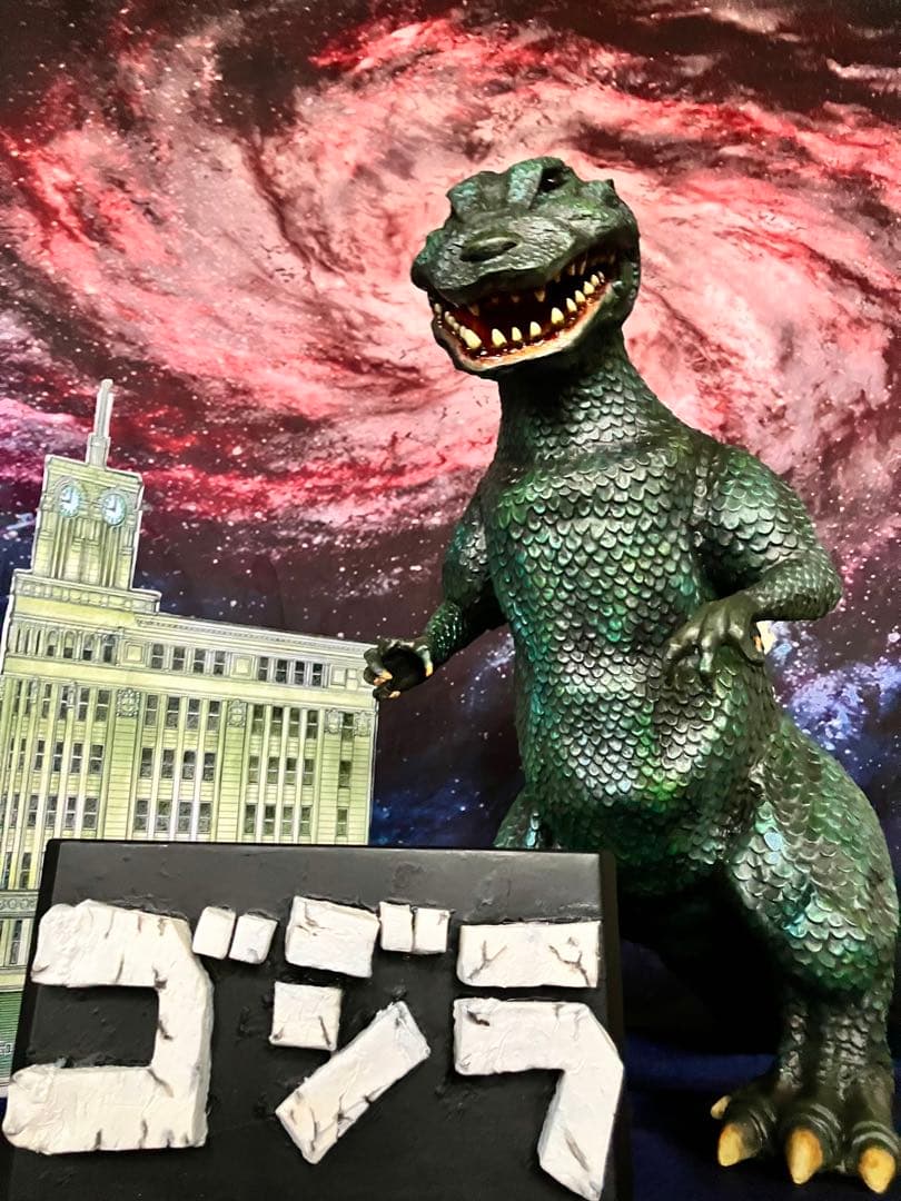 ウロコ・ゴジラ雛型レジンキット& 銀座書き割りセット完成品&特製ゴジラプレート￼