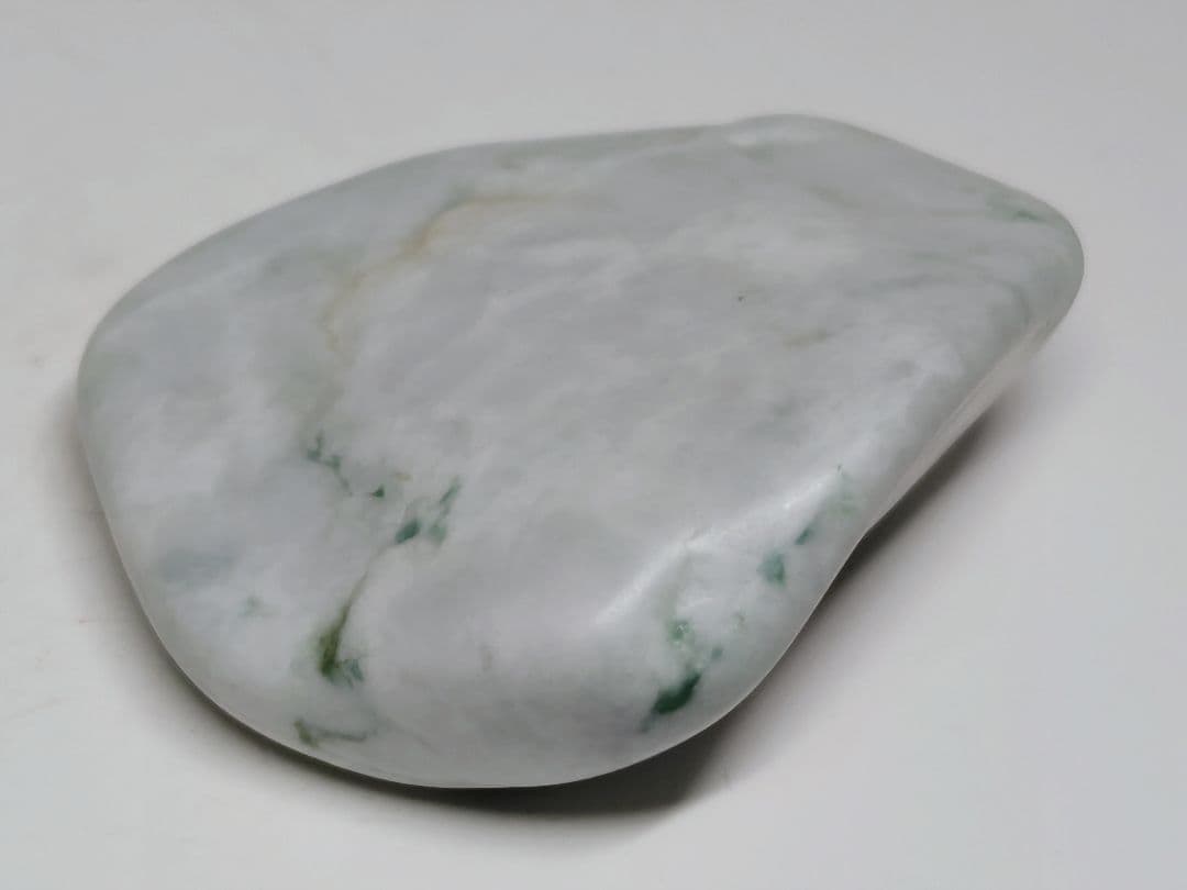 糸魚川158 翡翠 121g ヒスイ 原石 鑑賞石 自然石 誕生石 鉱物 鉱石