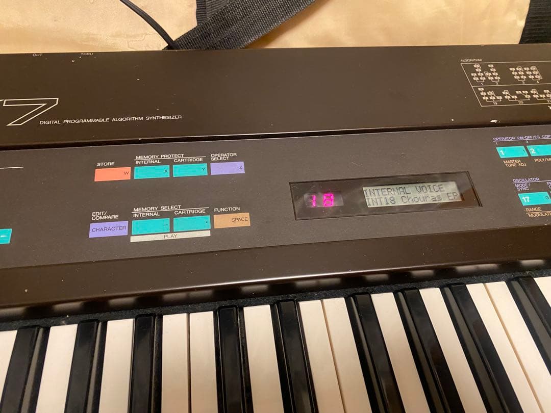 Yamaha DX7 デジタルシンセサイザー