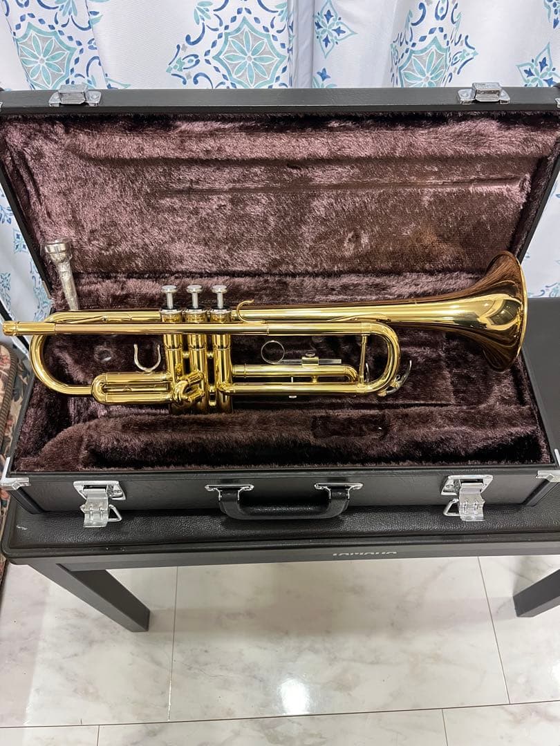ゴールド トランペット 3バルブ ケース付き