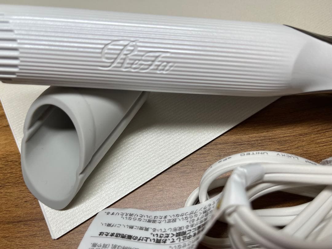 ReFa ストレートアイロン RE-AC02A リファ　半額