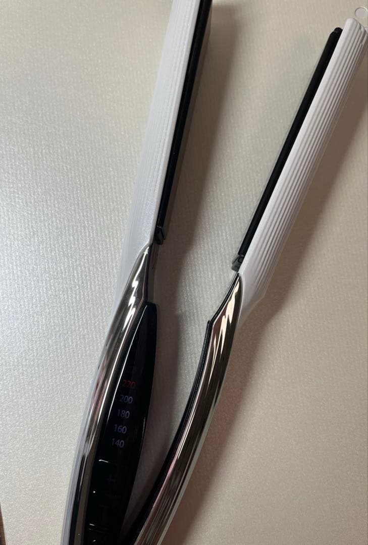 ReFa ストレートアイロン RE-AC02A リファ　半額