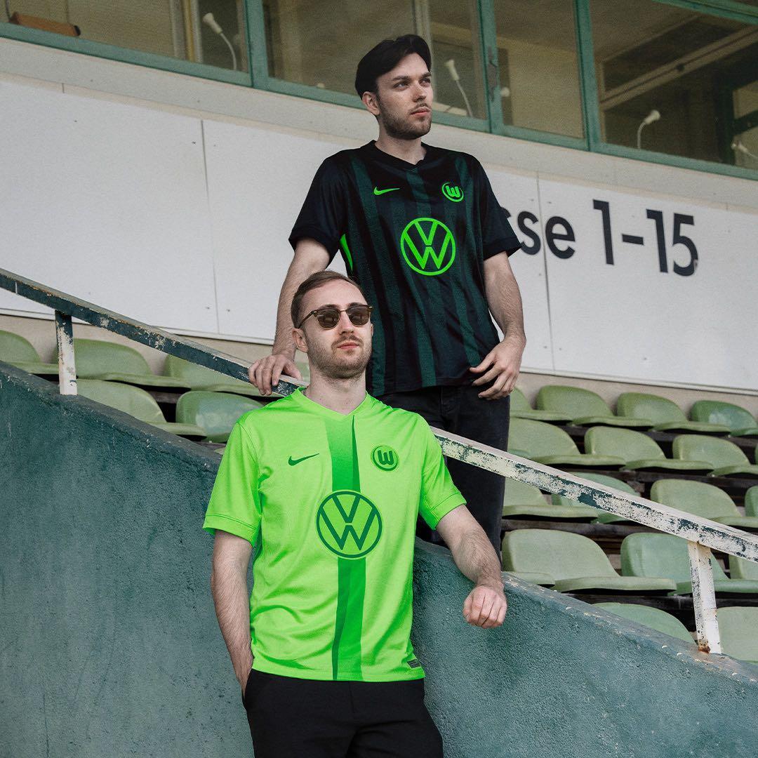 ヴォルフスブルク　NIKE ナイキ ユニフォーム　エリクセン　塩貝