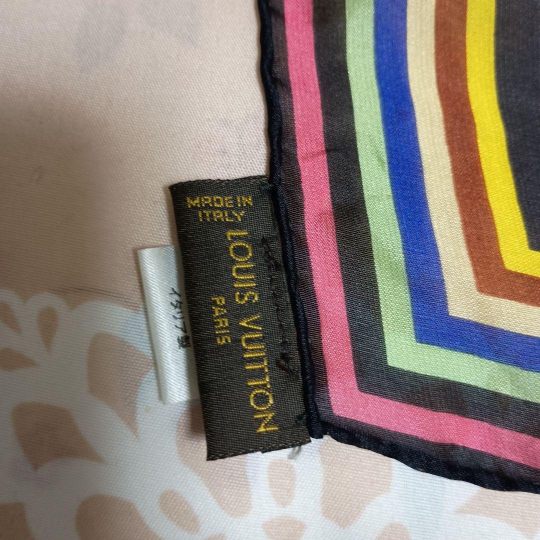 ルイヴィトン　モノグラムハンカチスカーフ　シルク100%LOUISVUITTON
