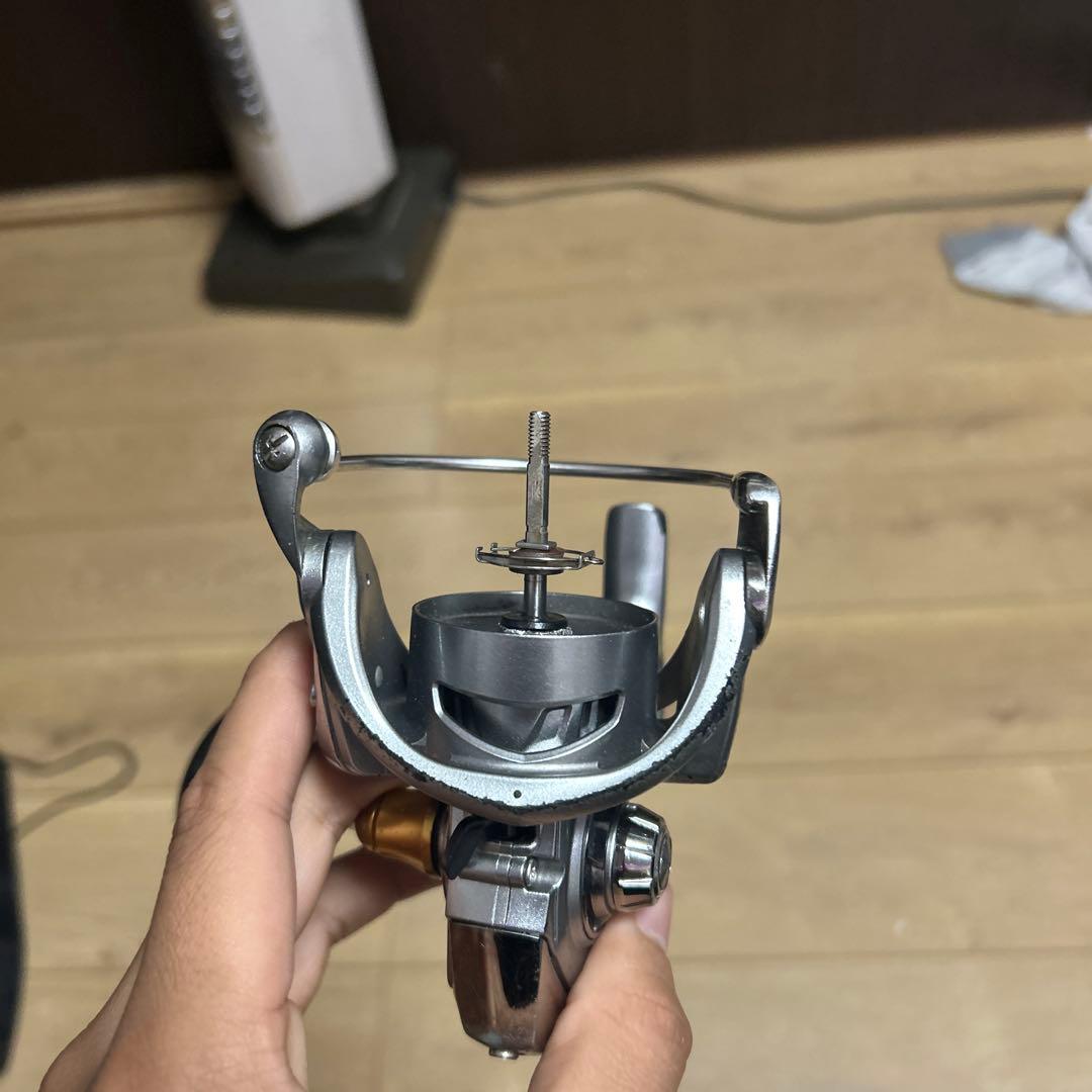 スピニングリール シルバー 金属製 右手用