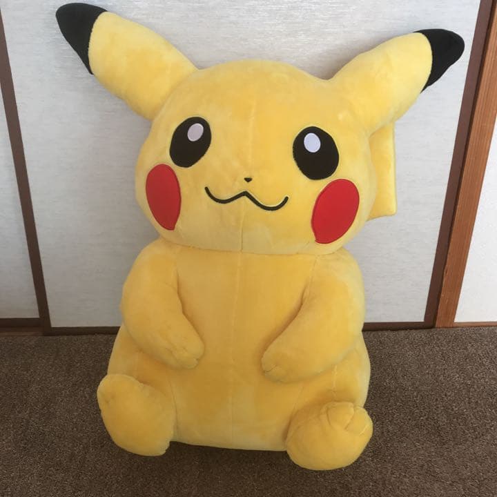 ピカチュウ ビッグぬいぐるみ