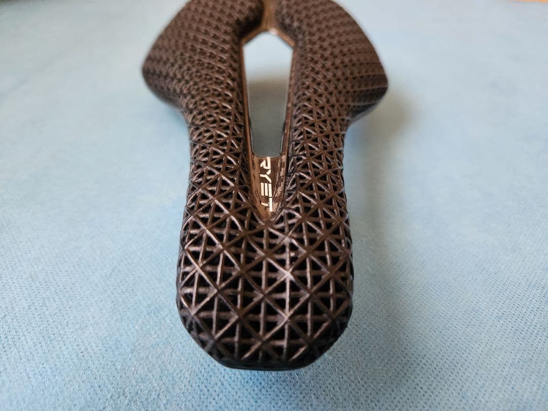 【中古品】RYET 3Dプリント カーボンサドル