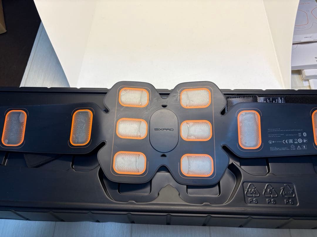 【極上美品】アブズベルト 新品パッド付　SIXPAD