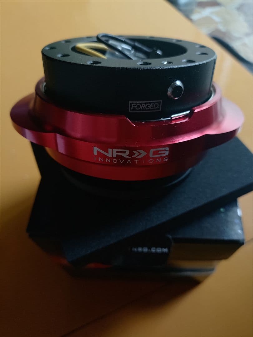 NRG SRK-220 BK/RD クイックリリースキット