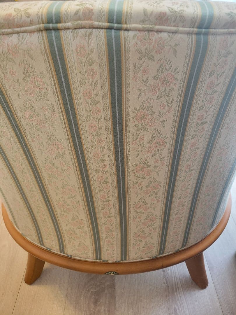 フジ家具　アンティーク調　ストライプ柄アーム付き1人掛けソファ