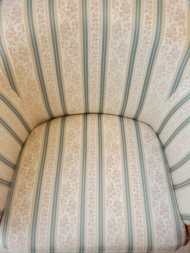 フジ家具　アンティーク調　ストライプ柄アーム付き1人掛けソファ