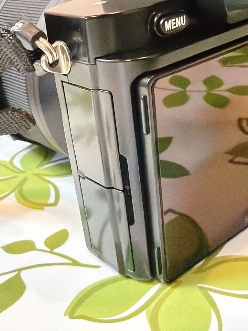 【美品】SONY α7 ILCE-7 ミラーレスカメラ 一眼 レンズキット