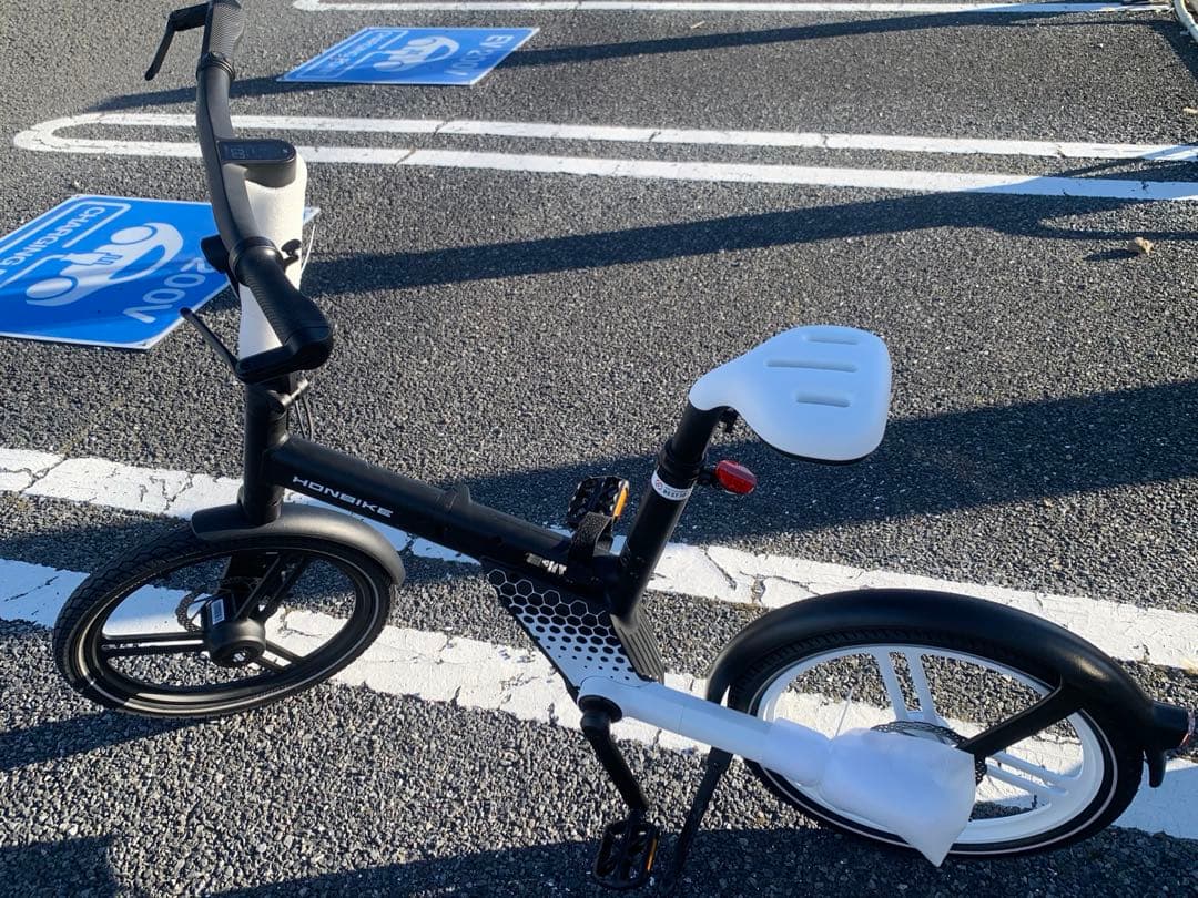 新品HONBIKE 電動アシスト自転車　黒白(カゴ、空気入れ付き)