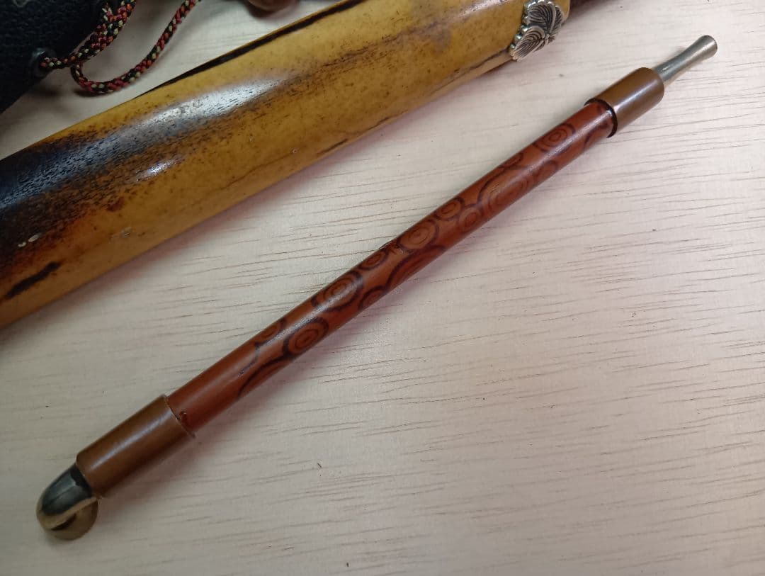 煙草入相良刺繍／達磨図前金具／美品煙管筒