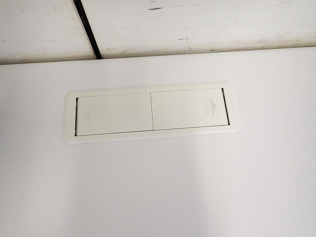 引取り限定　イトーキ　107片袖机　CZ　11-0622