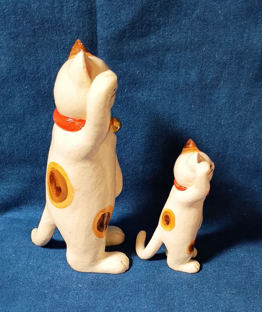招き猫　右手上げ立ち招き猫陶器製大小　山崎清孝作品　新品長期保存品