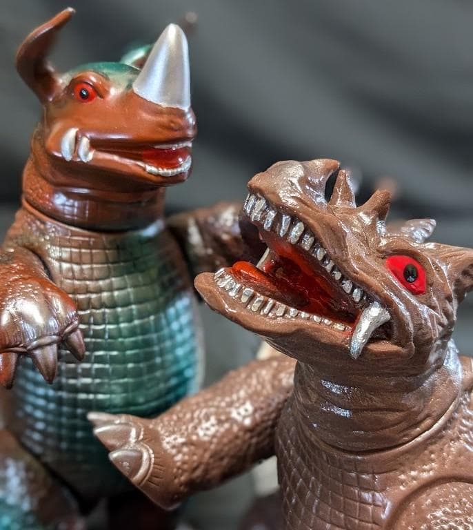 パゴス四足歩行版・ネロンガ（マルサン）ソフビフィギュア２体セット