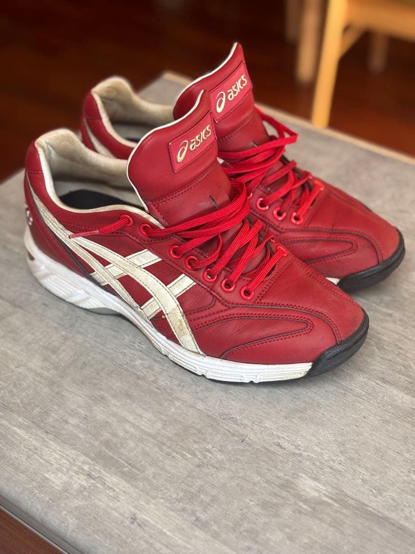 asics レッド トレーニングシューズ 27.5