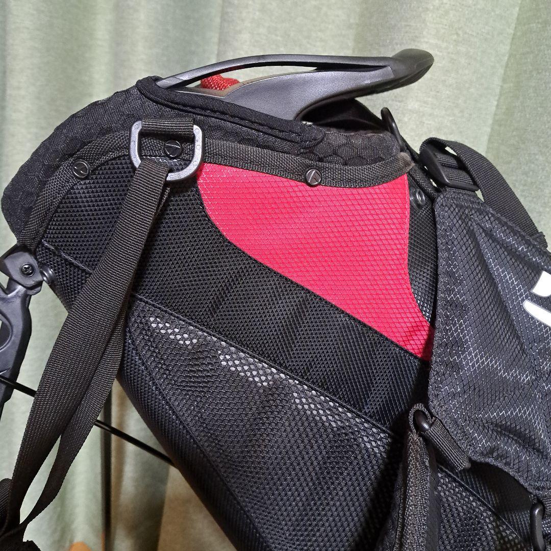 TaylorMadeスタンド式キャディバッグ 黒/赤。フード付き。極美品！
