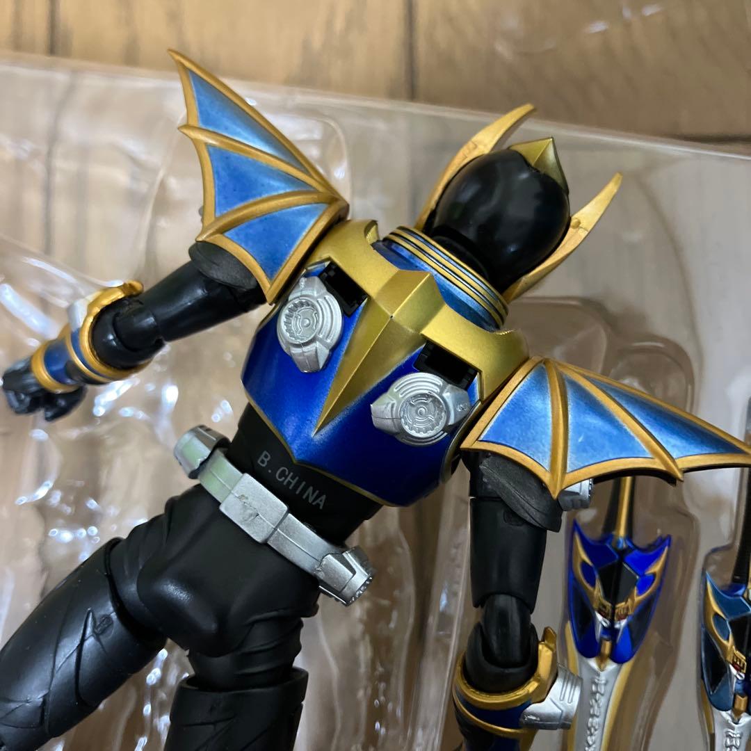 フィギュアーツ　仮面ライダー　ナイト　サバイブ　龍騎　リュウキ　ガヴ　ギーツ