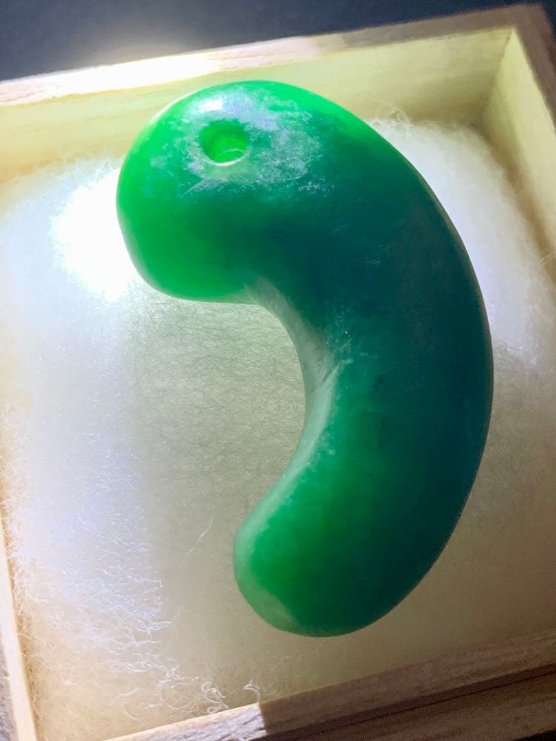 古墳期　出土　糸魚川超ろんかん翡翠勾玉　縄文　弥生　石器　大珠　根付　土器　化石