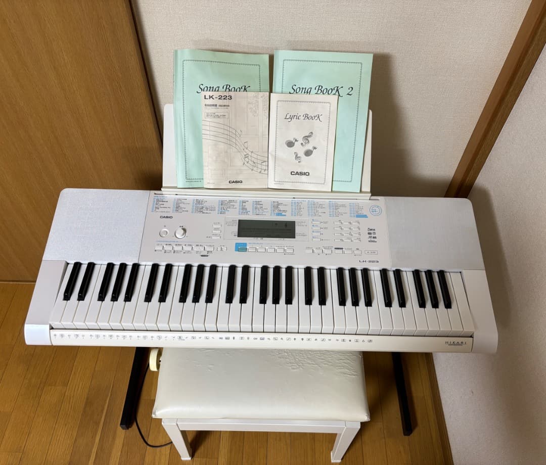 【3点セット】CASIO LK-223 電子キーボード (スタンド・椅子付き)