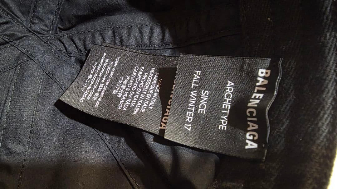 BALENCIAGA ベースボールキャップ ブラッ