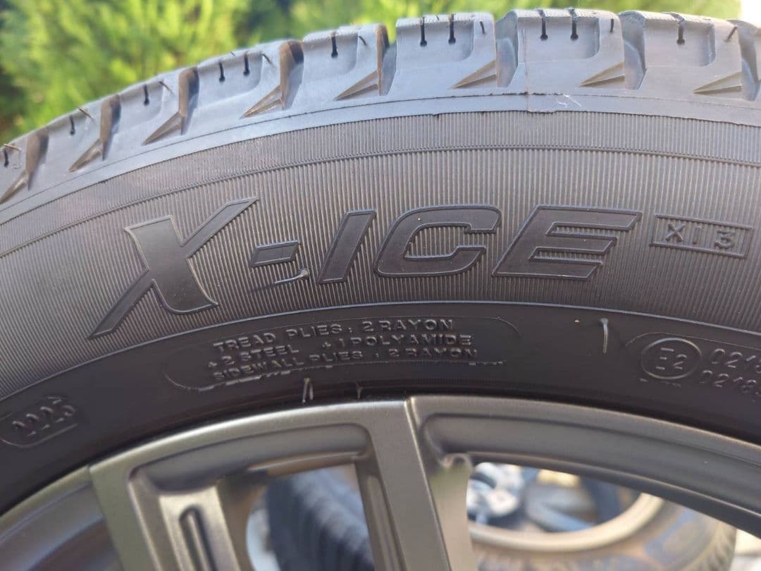 【ミケチャ】スタッドレスタイヤ ホイール