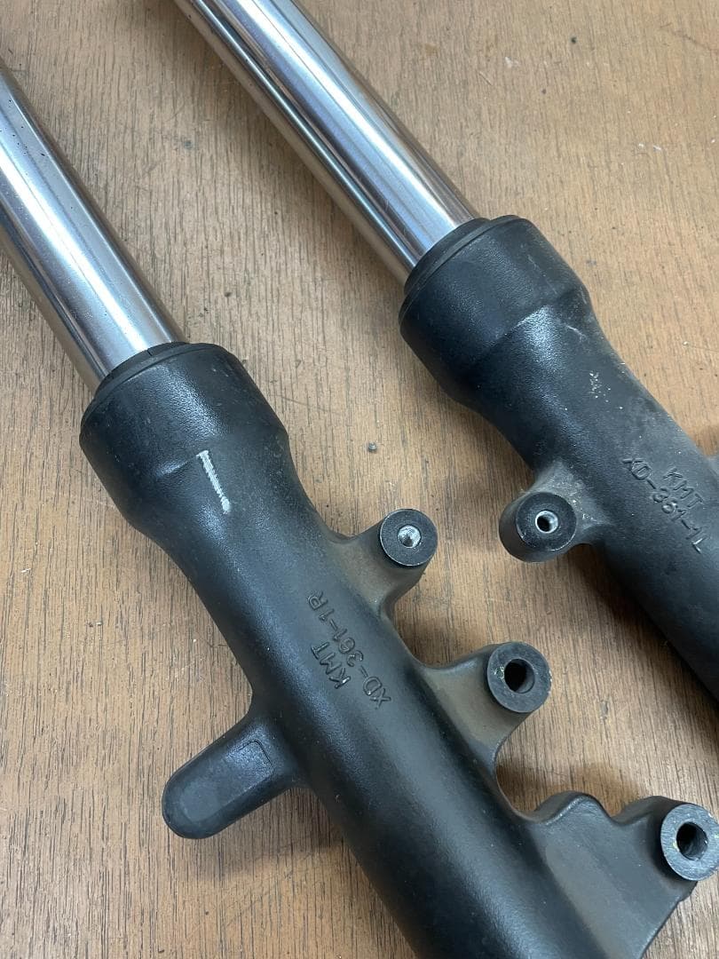 スズキバーグマン200（CH41A）フロントフォーク