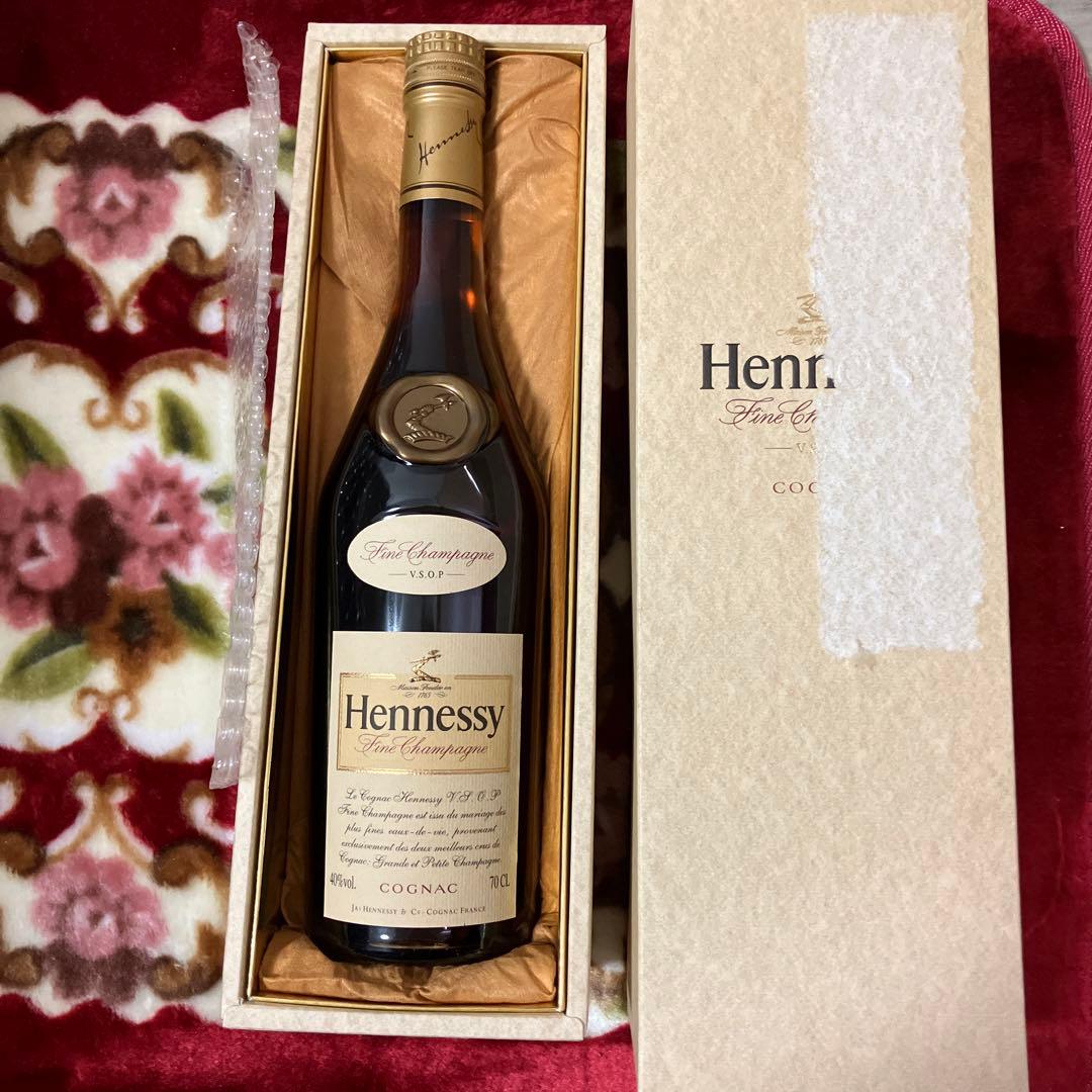 Hennessy コニャック 700ml 箱入り