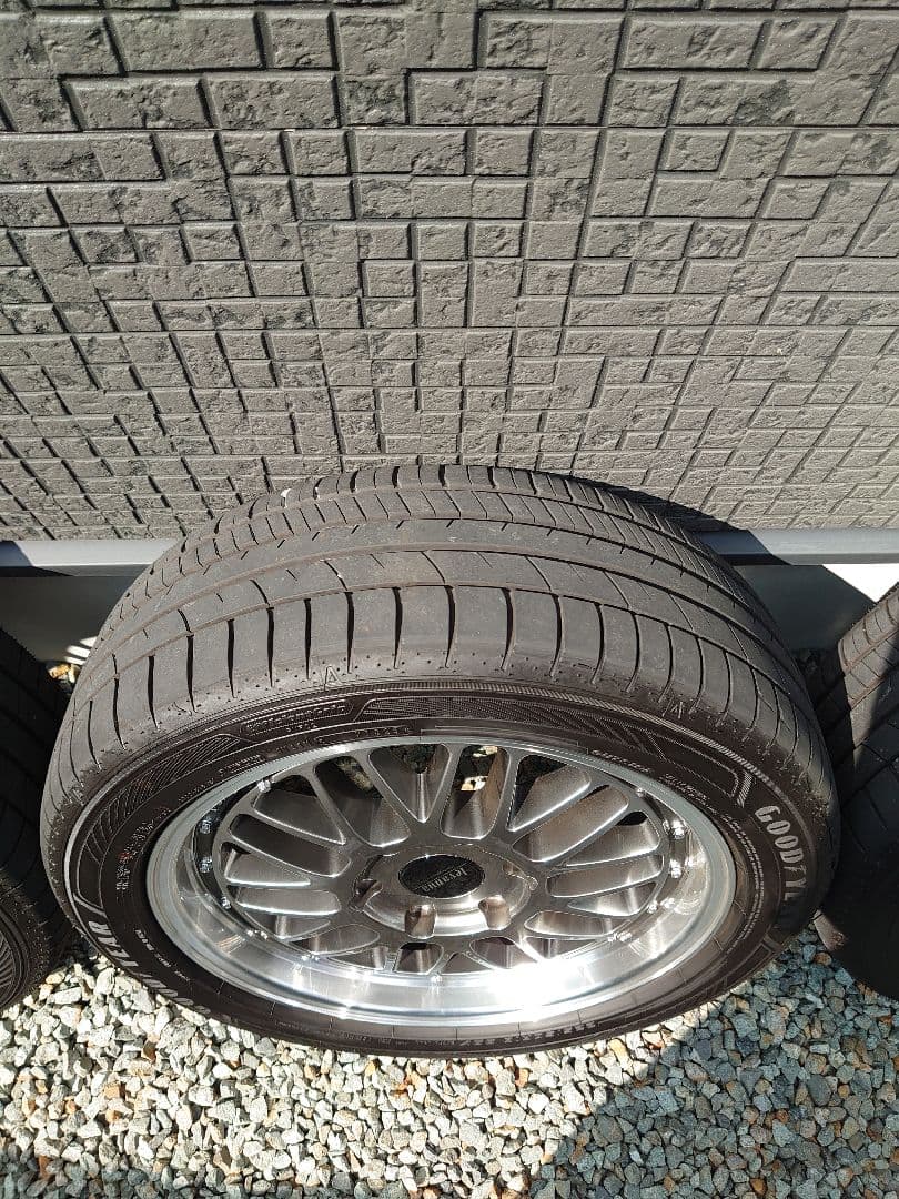 送料込　levanna V10LTH　18インチ　タイヤバリ山　美品　ハイエース