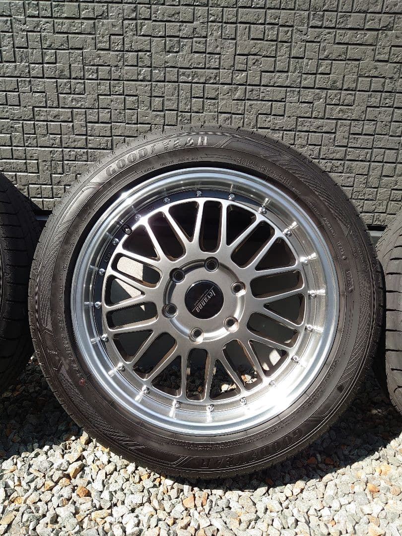 送料込　levanna V10LTH　18インチ　タイヤバリ山　美品　ハイエース