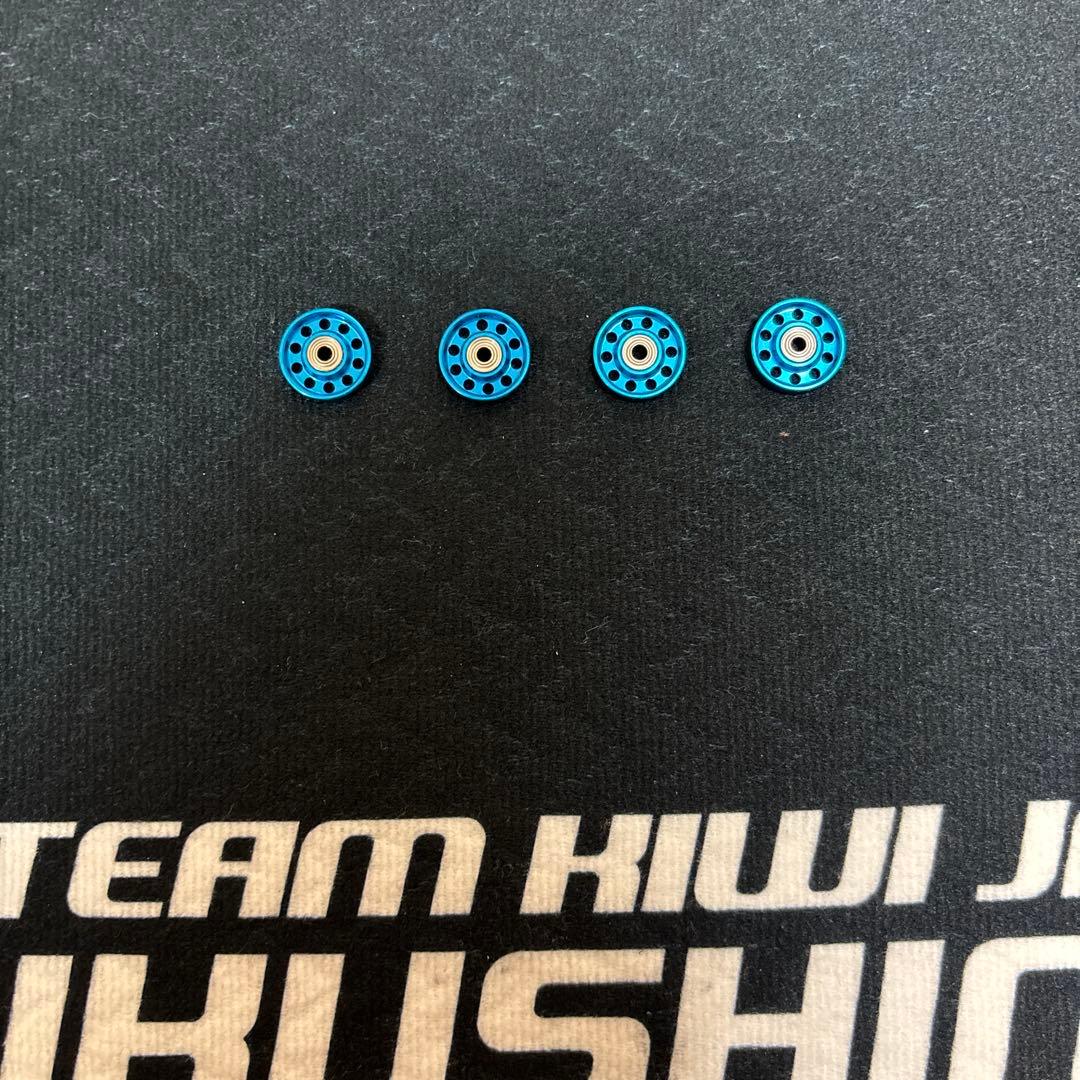 ミニ四駆　軽量13ミリオールアルミベアリングローラー(ブルー)