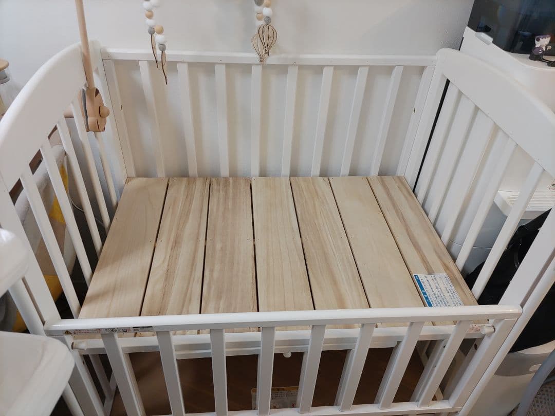 美品　カトージ　ミニ　ベビーベッド　白　直接引き取り可　お届けも可（場所による）