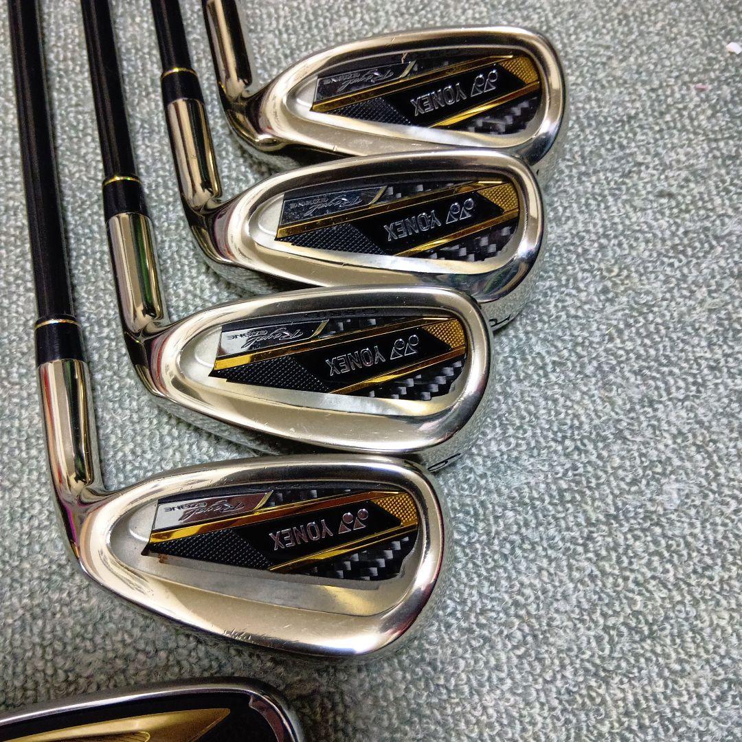 ヨネックスロイヤルeゾーン８番９番PとAの４本とおまけの７番を２本セットで。