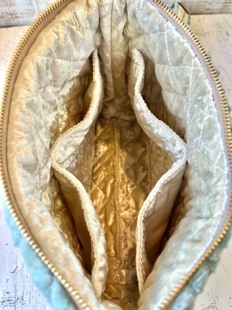 ロラライハリス♡ベビーブルージグザグファー生地♡刺繍のショルダーバッグ♡