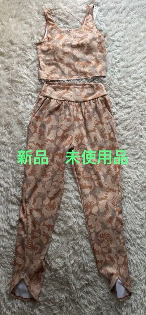 リアルストーン ◇ヨガウェア セットM新品タグ付オレンジ　22,000円のお品