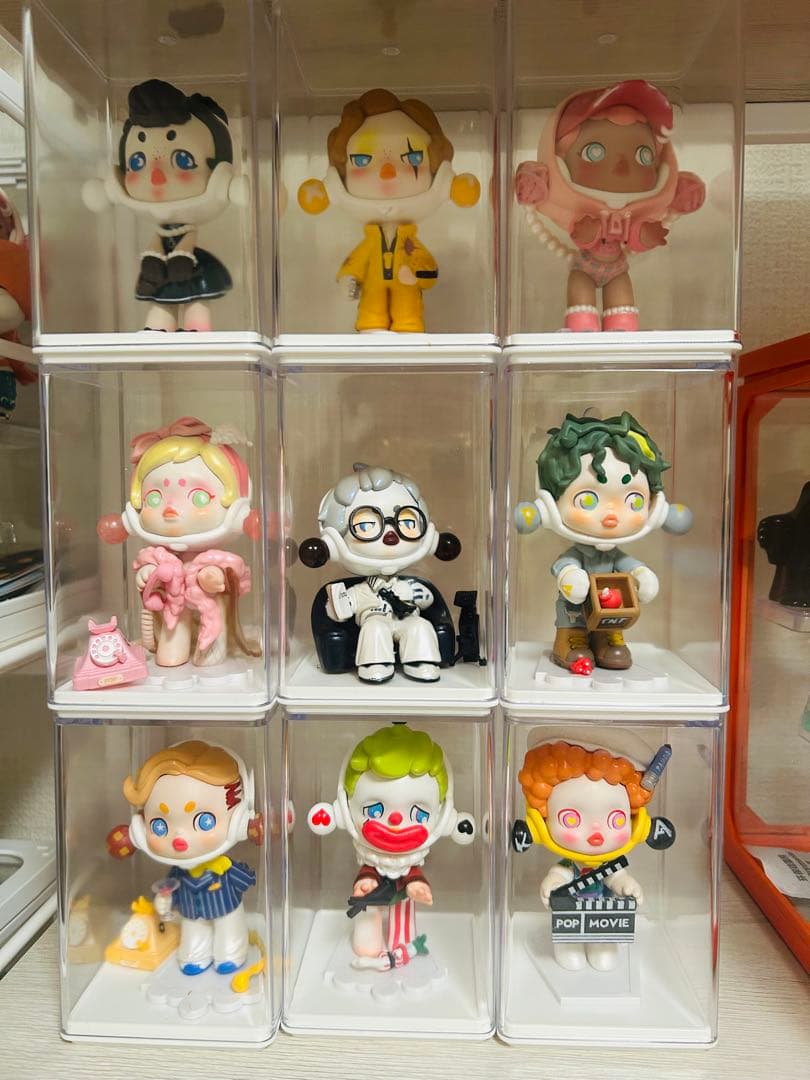 カラフルフィギュア 9体セット 内に隠しアイテム1点