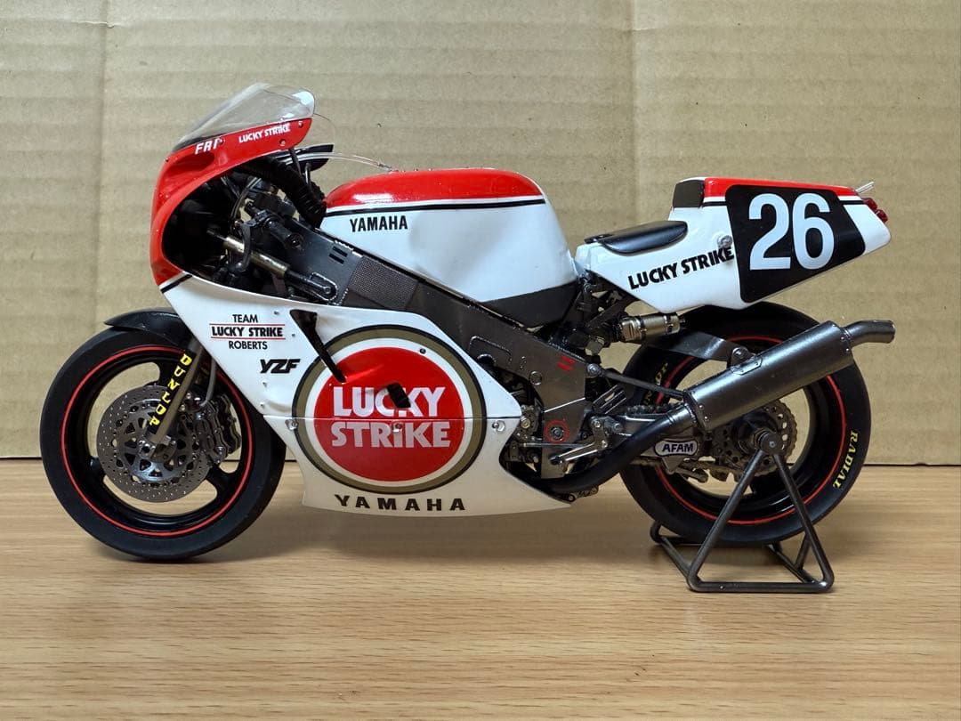 完成品 ヤマハ YZF750 ラッキーストライク YAMAHA 1/12 送料込