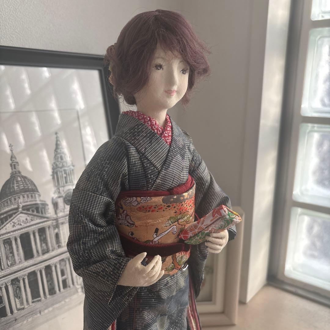 着物を着た人形 「かぐや姫」の帯柄が素敵です