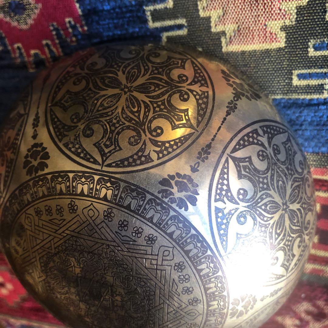 ◆シンギングボウル◆セブンメタル◆曼荼羅◆マンダラ彫◆F◆第1チャクラ対応◆