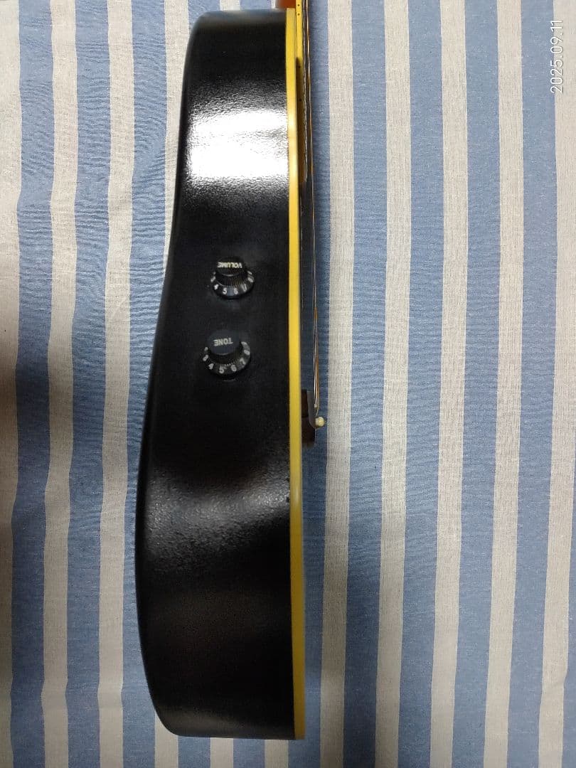 90年代のARIAのABSファイバー・エレ・アコースティックギターAMB-35