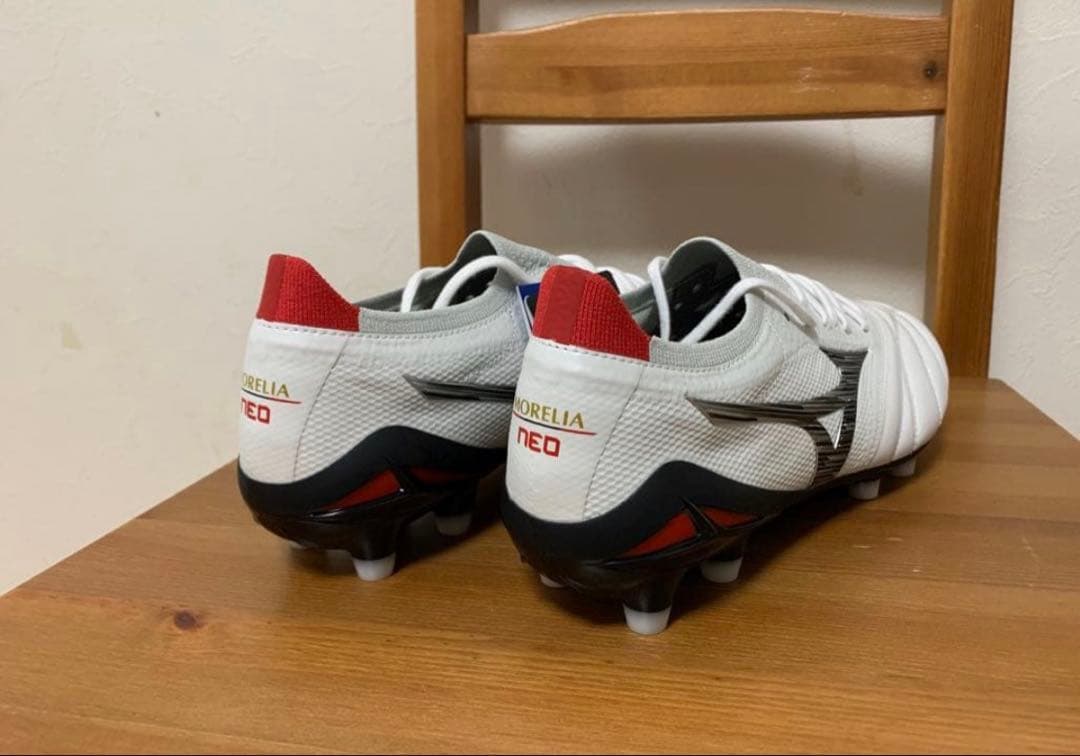 サッカースパイク　ミズノ　モレリアネオ4β